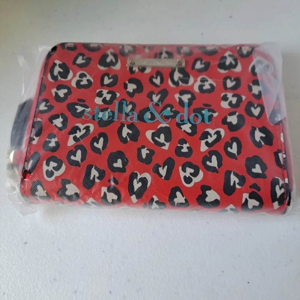 Stella & Dot Wild Hearts Tech Clutch Red Zip Wallet Wristlet Love Valentine 7x5
